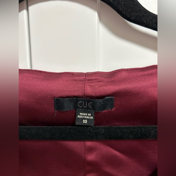 Cue wine coloured shift dress - Picture 4 of 5